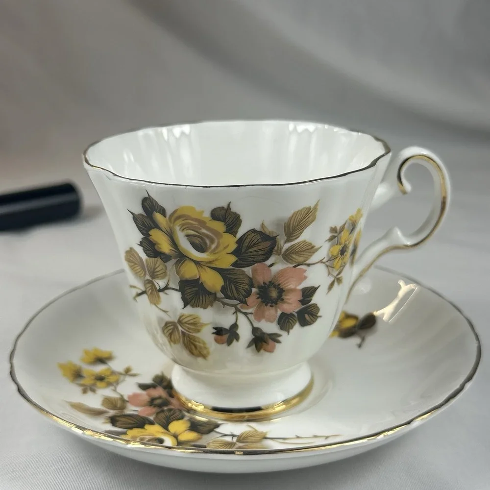 Royal Grafton Teacup And Saucer‎ Yellow Roses Bone China Made In England